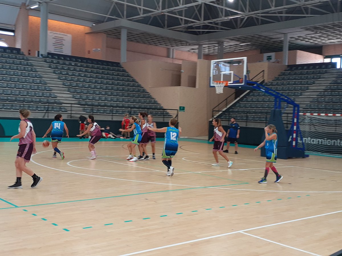 El club <a href="/masqueveteranas/">+ Q Veteranas</a> esta celebrando el I torneo de baloncesto veterano femenino en el pabellón de Bahía Sur y donde ha ganado sus dos partidos de hoy