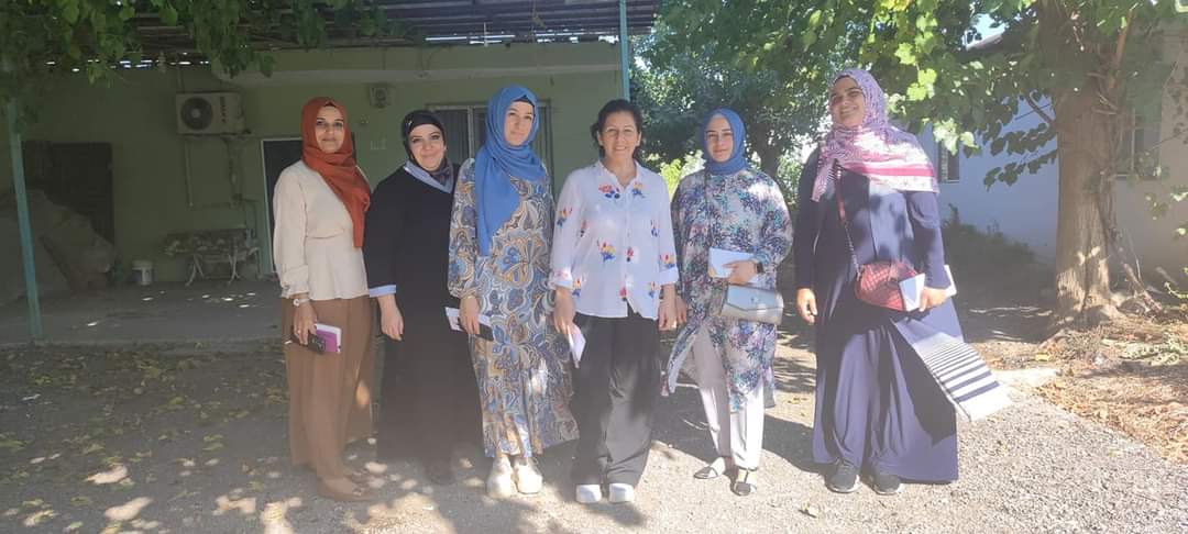 nhlunal's tweet image. Sağ taraf #Güzelbağ
Sol taraf #Güzeloba

Tam iki mahalle arası sınırda,Sayın Cumhurbaşkanımızın selamlarını ve Vatandaşlarımıza olan mektuplarını dağıtıyoruz

#Evde olmayan Vatandaşlarımıza 
📍📍Geldik evde yoktunuz kartlarını bırakıyoruz 

#GönüldenGönüle