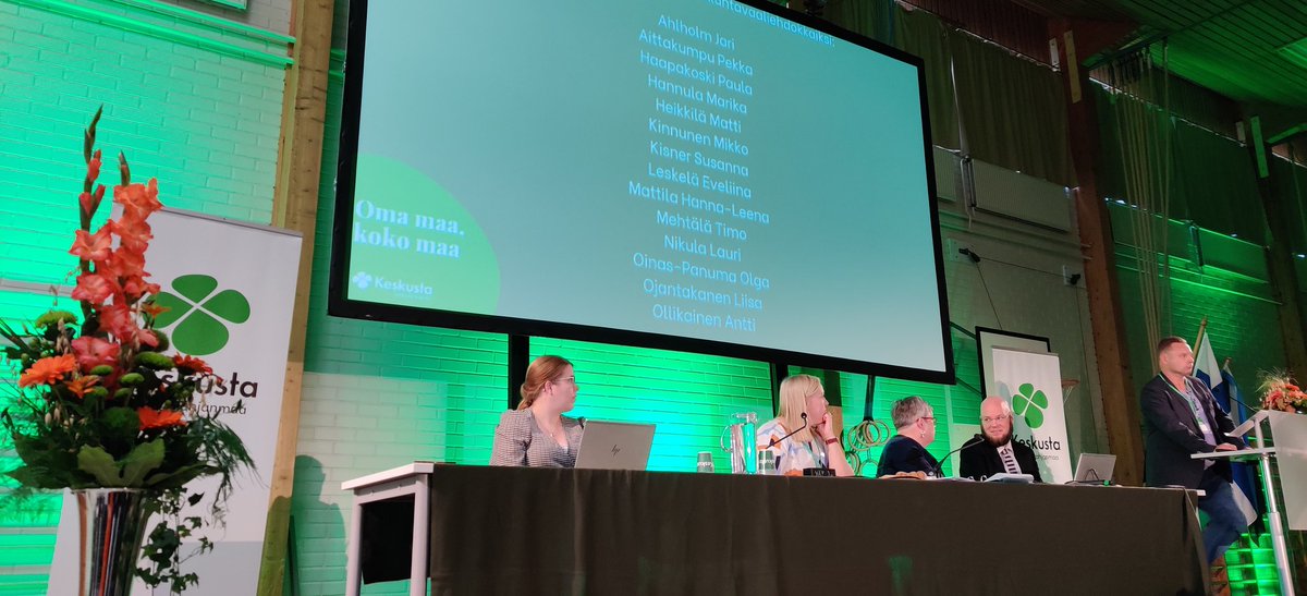 LauriNikula's tweet photo. Saapa nähä pysyykö lista pohjaesityksen mukaisena äänestysten jäläkeen. Näin se demokratia toimii. #piirikokous #eduskuntavaalit2023 #keskusta @ppkeskusta @keskusta https://t.co/w2xqntzg6A