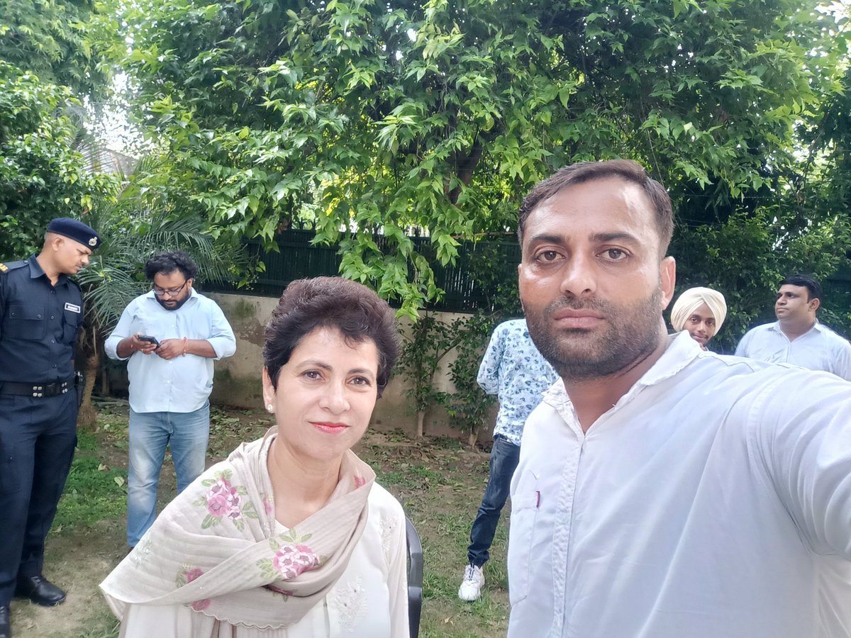 Dev82415's tweet photo. पूर्व केंद्रीय मंत्री, पूर्व @INCHaryana अध्यक्षा, CWC की मेंबर बहन @kumari_selja जी को जन्मदिवस की हार्दिक शुभकामनाएं !

भगवान से आपके उत्तम स्वास्थ्य एवं दीर्घायु की कामना करता हूँ। https://t.co/YgSJajUS6W