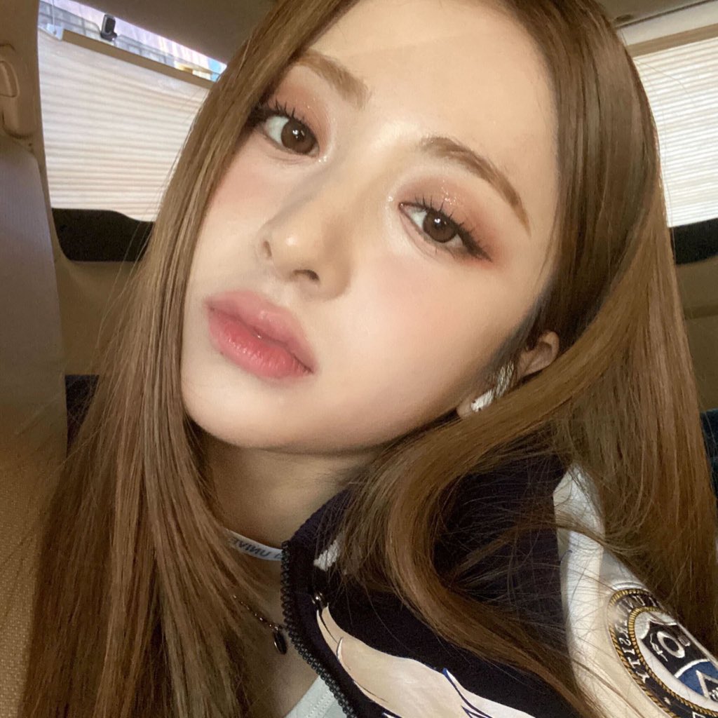 girls don't want boyfriends we all want huh yunjin