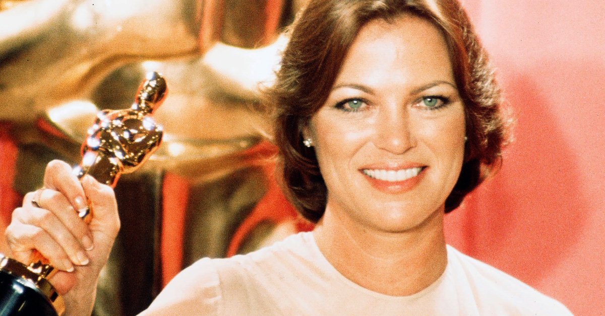 TheFilmFair's tweet photo. RIP #LouiseFletcher who has died aged 88. Best Actress Oscar winner for her portrayal of Nurse Ratched in #OneFlewOverTheCuckoosNest - other credits incl #ExorcistIITheHeretic #FlowersInTheAttic #StrangeBehaviour #InvadersFromMars #StrangeInvaders #Brainstorm #Firestarter & more. https://t.co/FzSNbCw5Sn