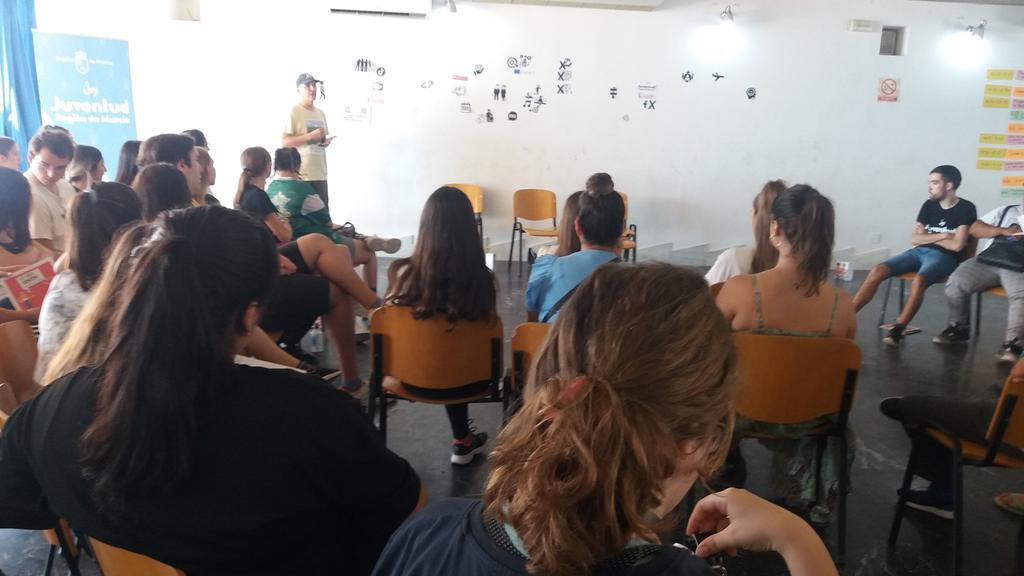 juventud_Lorca's tweet photo. El proyecto #DialGo enmarcado en @EUErasmusPlus de @mundojovenRM dentro del #diálogoEstructurado acerca las demandas de la juventud a los políticos. Este finde encuentro regional en @AlberguesREAJ #Calarreona:Jóvenes de diez municipios,casi un centenar incluyendo técnicos.#Lorca https://t.co/5Wg7ECVypN