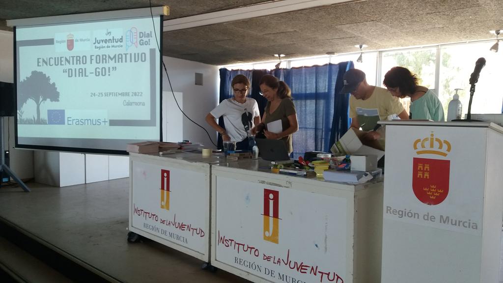 juventud_Lorca's tweet photo. El proyecto #DialGo enmarcado en @EUErasmusPlus de @mundojovenRM dentro del #diálogoEstructurado acerca las demandas de la juventud a los políticos. Este finde encuentro regional en @AlberguesREAJ #Calarreona:Jóvenes de diez municipios,casi un centenar incluyendo técnicos.#Lorca https://t.co/5Wg7ECVypN