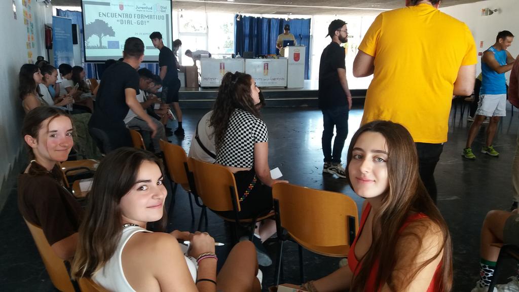 juventud_Lorca's tweet photo. El proyecto #DialGo enmarcado en @EUErasmusPlus de @mundojovenRM dentro del #diálogoEstructurado acerca las demandas de la juventud a los políticos. Este finde encuentro regional en @AlberguesREAJ #Calarreona:Jóvenes de diez municipios,casi un centenar incluyendo técnicos.#Lorca https://t.co/5Wg7ECVypN