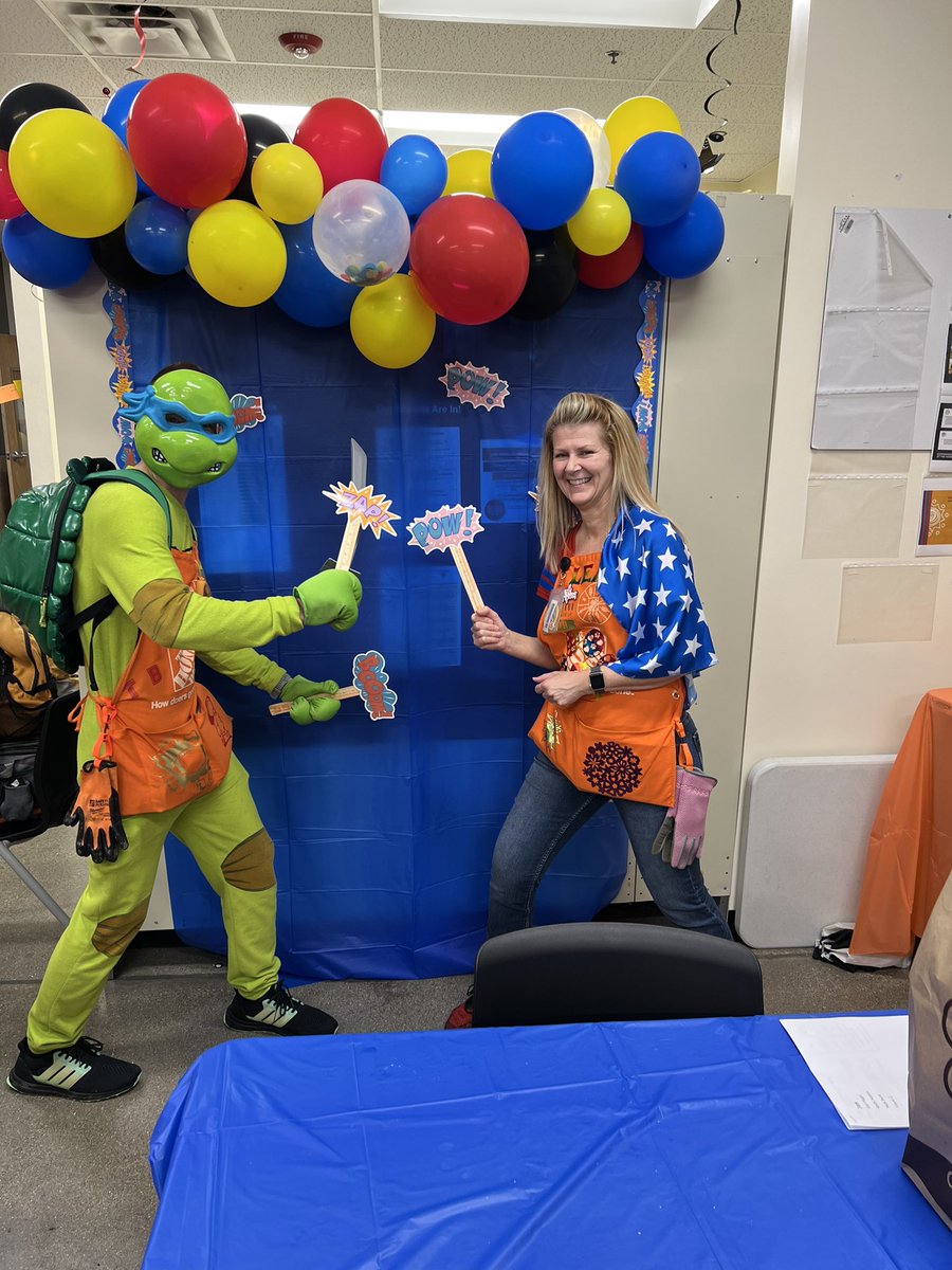 Success Sharing going strong. Olive Garden today and theme was dress like your Super Hero. Having some fun! #2017 @RennierAsm1970 @MystiHammes @JesseManring @Ryan05737690