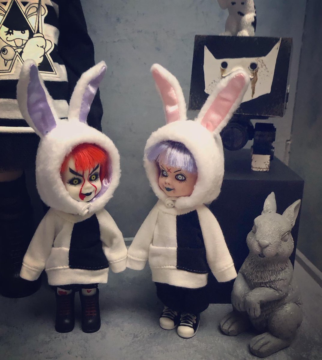 リビデminiサイズの帽子。
洋服はオビツ11用に作ったのを着せてます。
無理矢理。

miniの顔、なんか好き。
ちょっと憎らしい。
でもかわいい。

リビデ、リカちゃん、ruruko 、ピコニーモ、リビデmini。
帽子、5サイズ作った！！

#livingdeaddolls #リビングデッドドールズミニ
