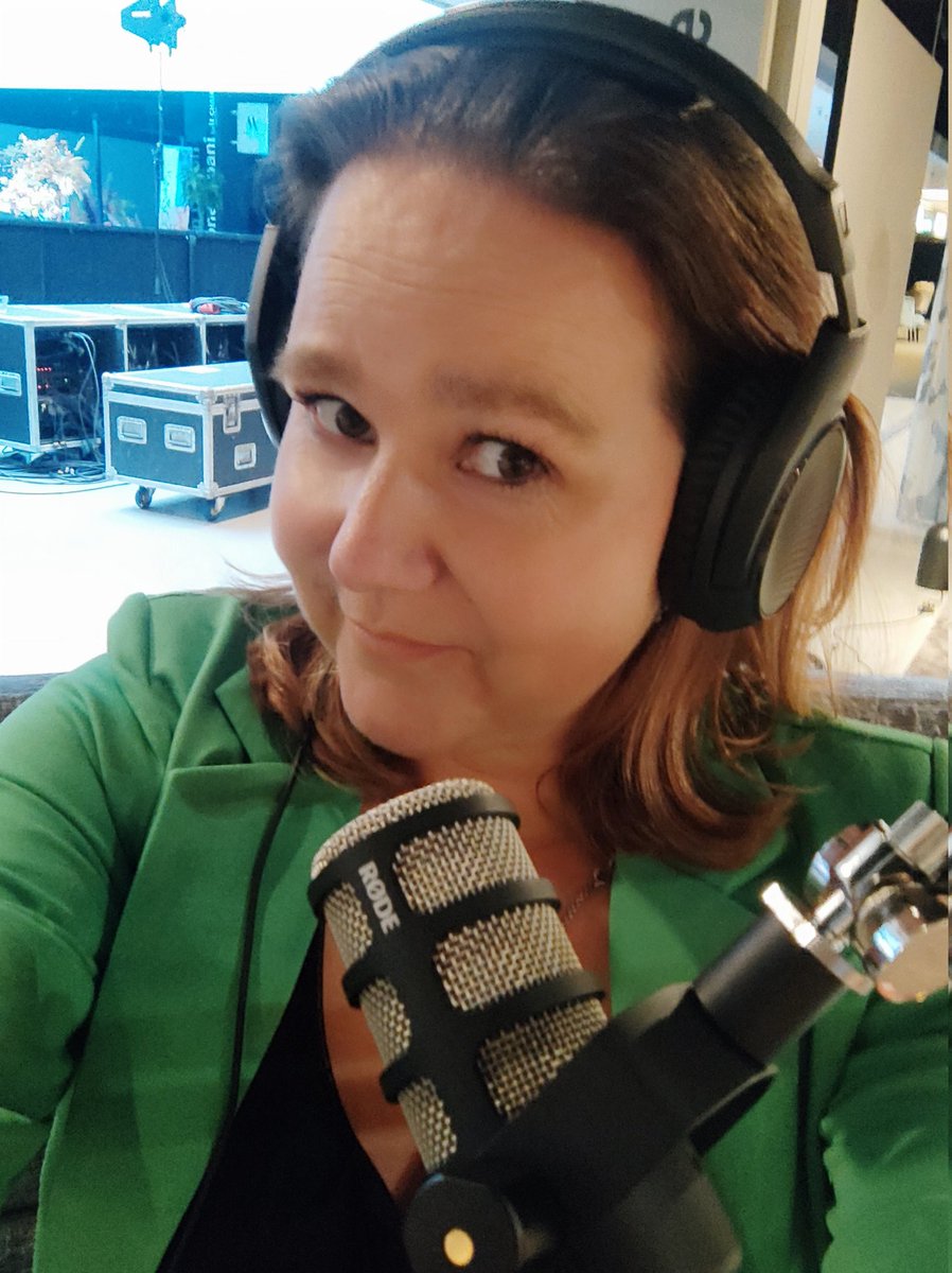 Taxloss84's tweet photo. Onderwijspodcast in tour! 
@AObtweets 
Met @PhilippeAbbing @Kimvanstrien en @Taxloss84 maar ook met @jansoons . 
Houd de socials in de gaten. 
#congrestival #25jaaraob https://t.co/RSY32rdVmX