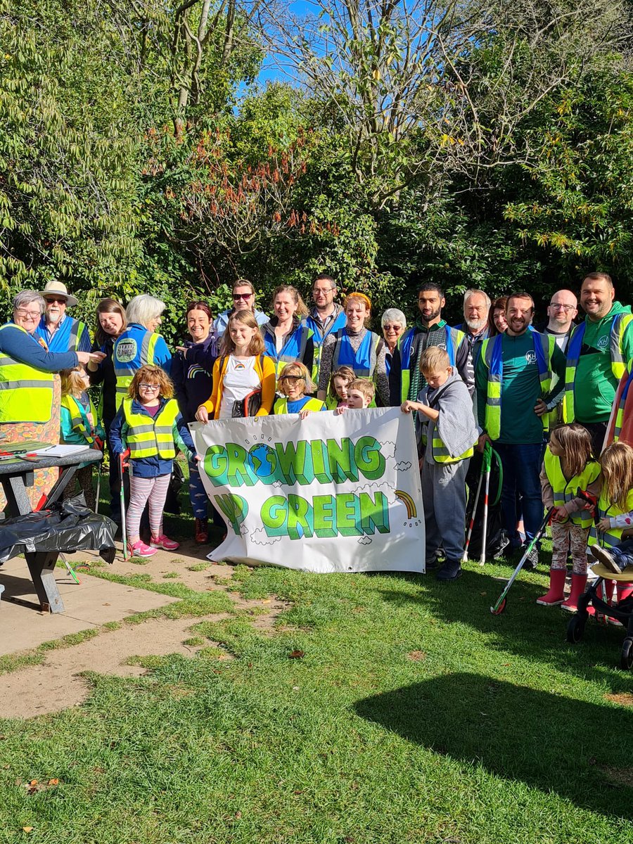 Great turnout for today’s litter pick in the park with @KhRangersFC and Growing Up Green - thank you! 🌳🌳🌳