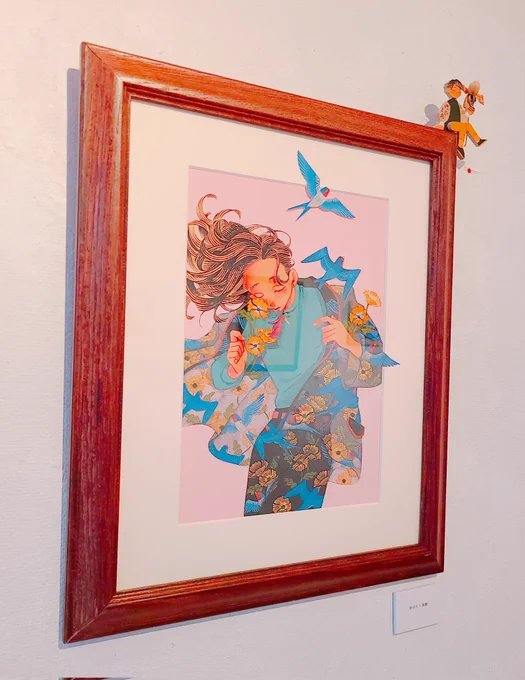 GALLERY HOUSE MAYAで開催されている末山りんさん()個展『 FLUTTER 』にお邪魔させていただきました!流れるような線に心地よい色彩がたまりませんキラリとひかる金のラインや枠を飛び出した演出は原画ならではイラスト集にサインも描いていただきました!ありがとうございます〜! 