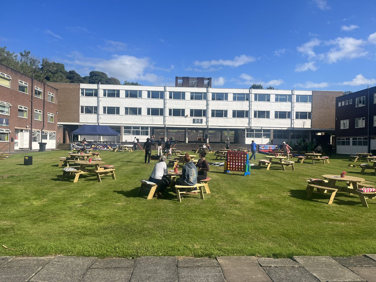 KPAKeele's tweet photo. Live music, food stalls, bars, garden games &amp; huge amounts of friendly staff 💖 https://t.co/8ucfYvYaph
