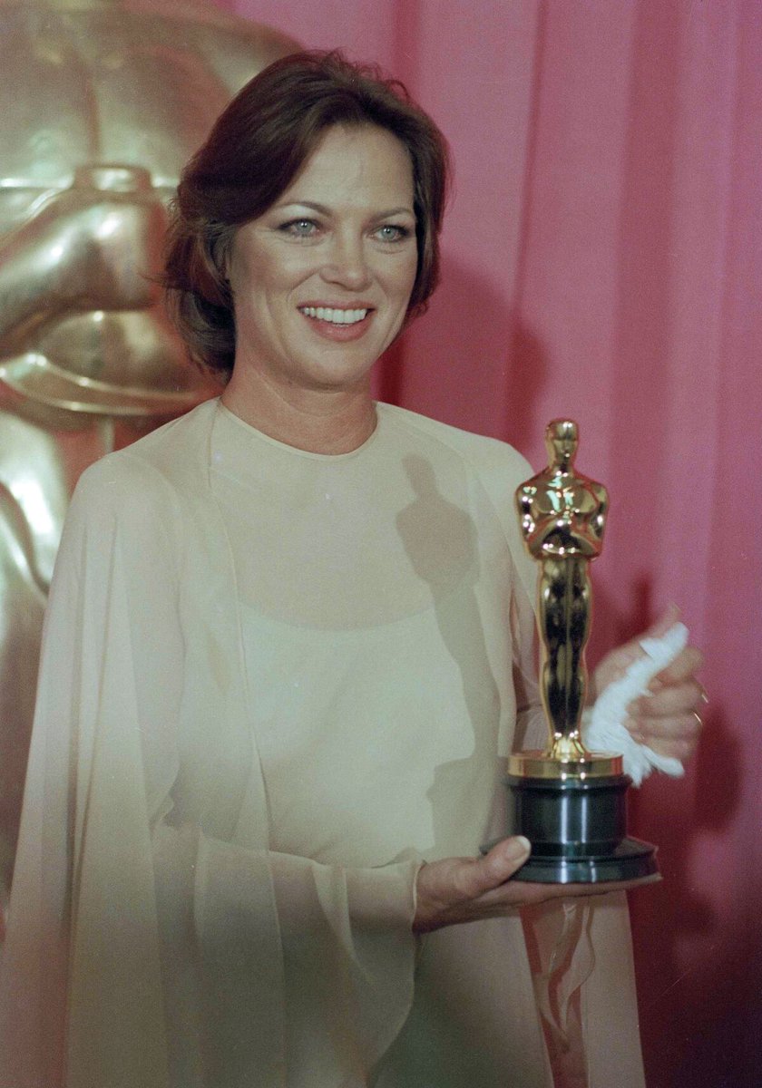EcranLarge's tweet photo. Louise Fletcher, inoubliable nurse Ratched dans Vol au-dessus d'un nid de coucou (mais pas que) #LouiseFletcher https://t.co/v0bopyQaBF