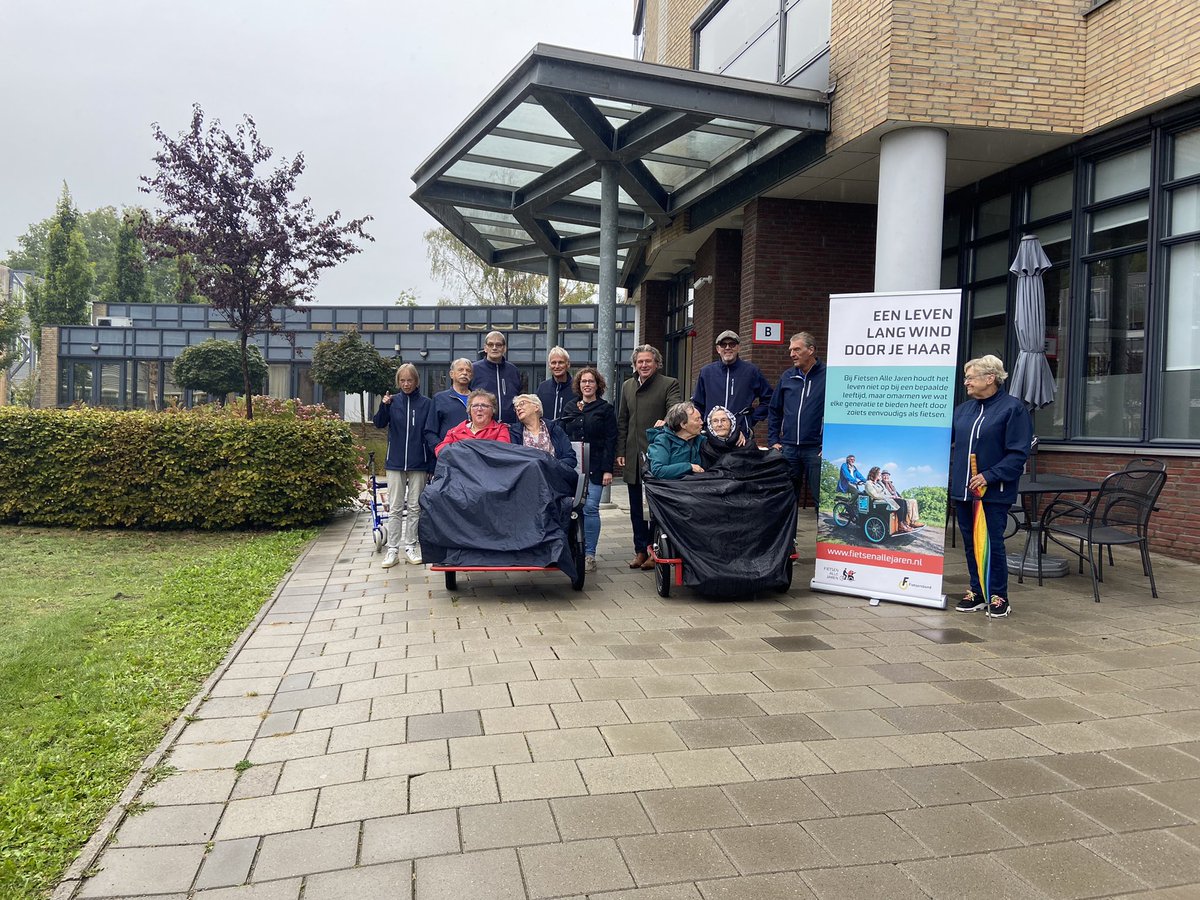 M_bunnik's tweet photo. Fietsen alle Jaren Gouda zet zich al 5 jaar in om met ouderen en mensen met een beperking door #Gouda te fietsen. Wat een fantastisch initiatief! https://t.co/4f59JW7X84 met oa @kees_thieme https://t.co/FOoq7YrQ6m