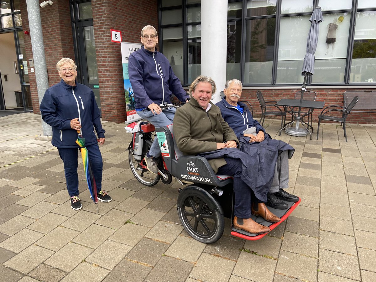 M_bunnik's tweet photo. Fietsen alle Jaren Gouda zet zich al 5 jaar in om met ouderen en mensen met een beperking door #Gouda te fietsen. Wat een fantastisch initiatief! https://t.co/4f59JW7X84 met oa @kees_thieme https://t.co/FOoq7YrQ6m