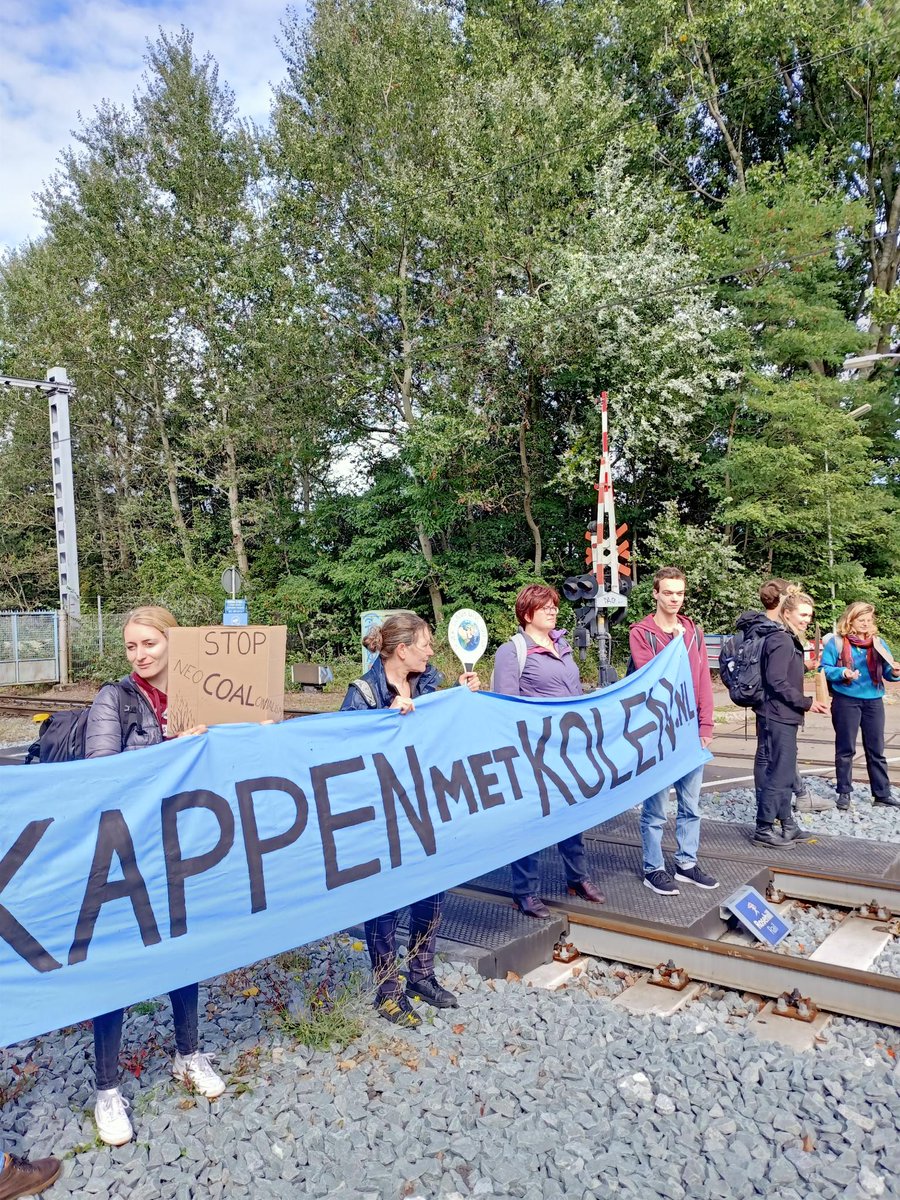 Kappenmetkolen's tweet photo. De blokkade staat! https://t.co/jgBBXvgDte