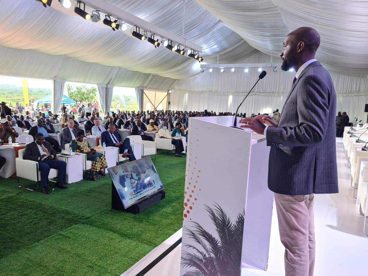 'UIA is keen to promote Kigezi to investors, in sectors like agriculture, agro-processing, education, manufacturing, ICT, tourism and other sectors', @ugandainvest Chair @Rwakakamba @ Kigezi Investment Summit in Kisoro. @KagutaMuseveni