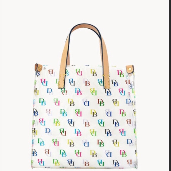 radames40003789's tweet photo. So good I had to share! Check out all the items I'm loving on @Poshmarkapp #poshmark #fashion #style #shopmycloset #dooneybourke: https://t.co/xbNxvL5b62 https://t.co/JIyZPSSHB8