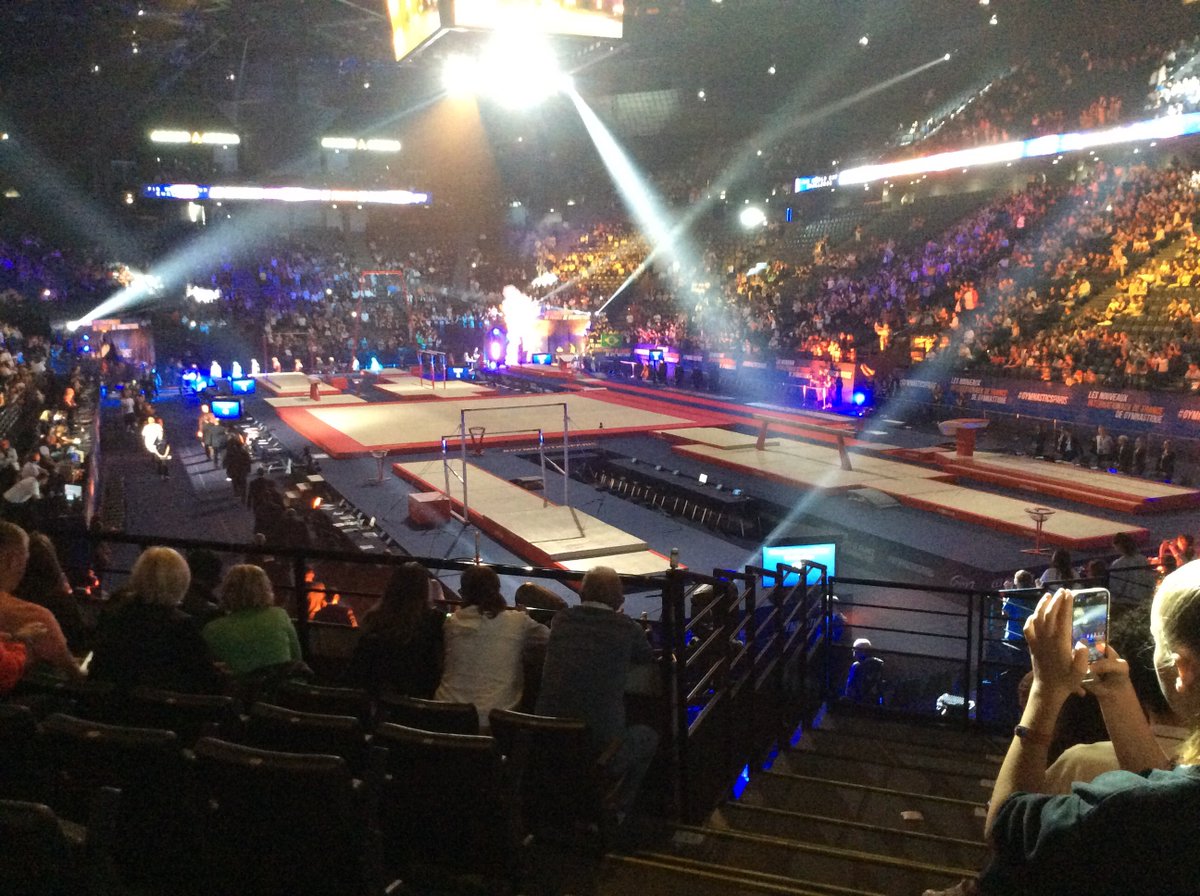 EliaAliceRaven's tweet photo. Made it in time ! The atmosphere here is already insane :D It’s been three years and GOD I missed this https://t.co/kv22yrwQnx