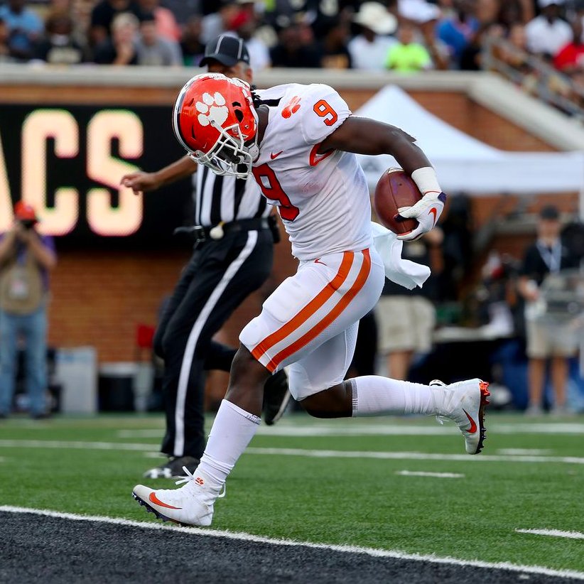 TigerCommenter's tweet photo. The last 2 Clemson games I've attended at Wake

'06: Down 17-3 in the 4th, Gaines Adams takes a botched FG to the house &amp; Clemson puts up 24 unanswered to win 27-17

'18: Clemson has 3 +100-yard rushers in Etienne, Dixon, Choice en route to a 63-6 victory

Today should be fun https://t.co/BmtxDZazKx