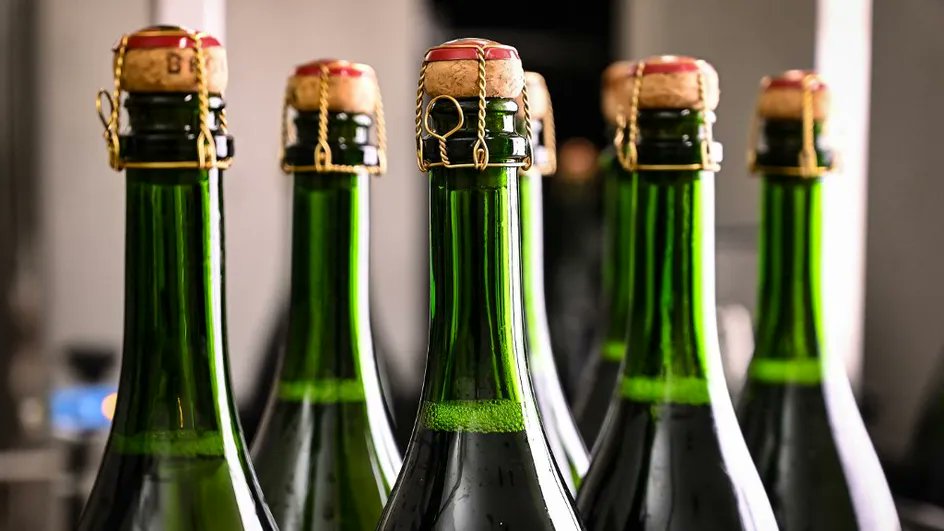 franceinfo's tweet photo. Val-de-Marne : un homme condamné à de la prison ferme pour le vol de 43 palettes de champagne

https://t.co/pSogZpQoG2 https://t.co/vYlPr5xyMK