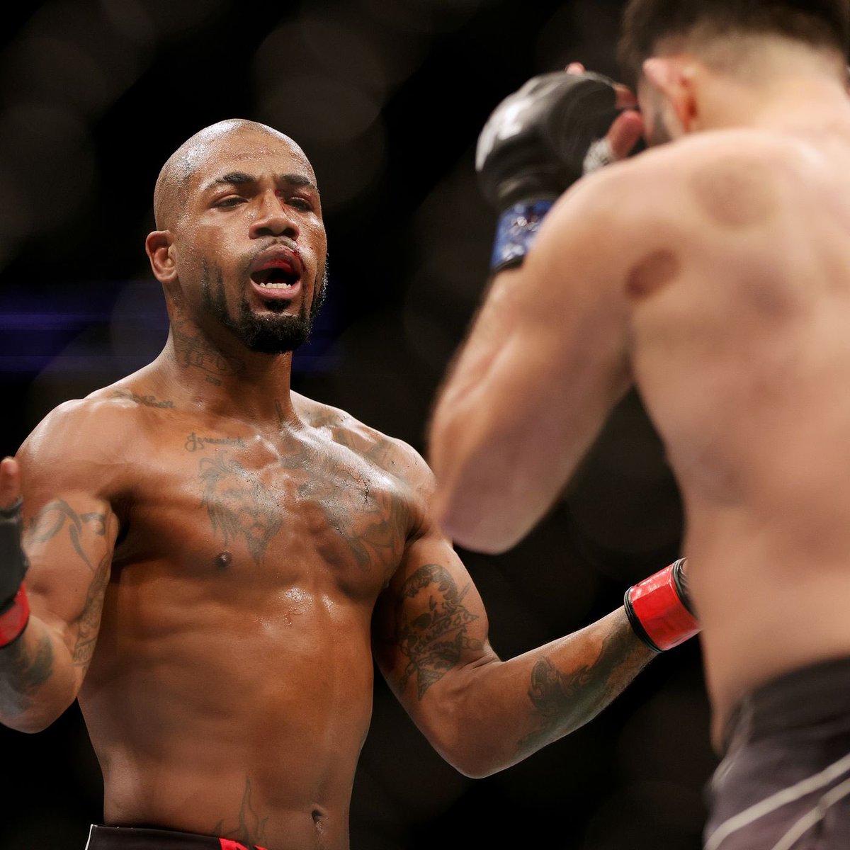 🚨| Bobby Green has revealed in an Instagram video that he was pulled from his #UFC276 fight with Jim Miller due to a positive drug test. He believes this came from the consumption of DHEA from a Walmart supplement.

#UFC #MMA