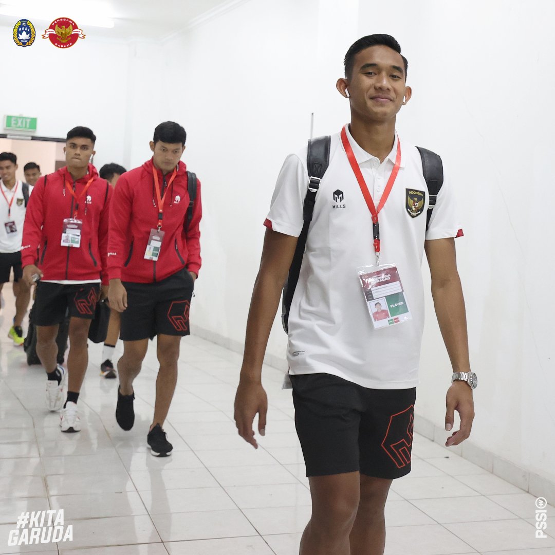 PSSI's tweet photo. Tim Indonesia telah tiba di Stadion Gelora Bandung Lautan Api dan siap memberikan aksi terbaiknya untuk menghadapi Curacao, malam ini.

Semangat berikan yang terbaik, Garuda! ✊🇮🇩

#KitaGaruda #MeraihImpian #TimnasDay https://t.co/g6eJVcaDIl