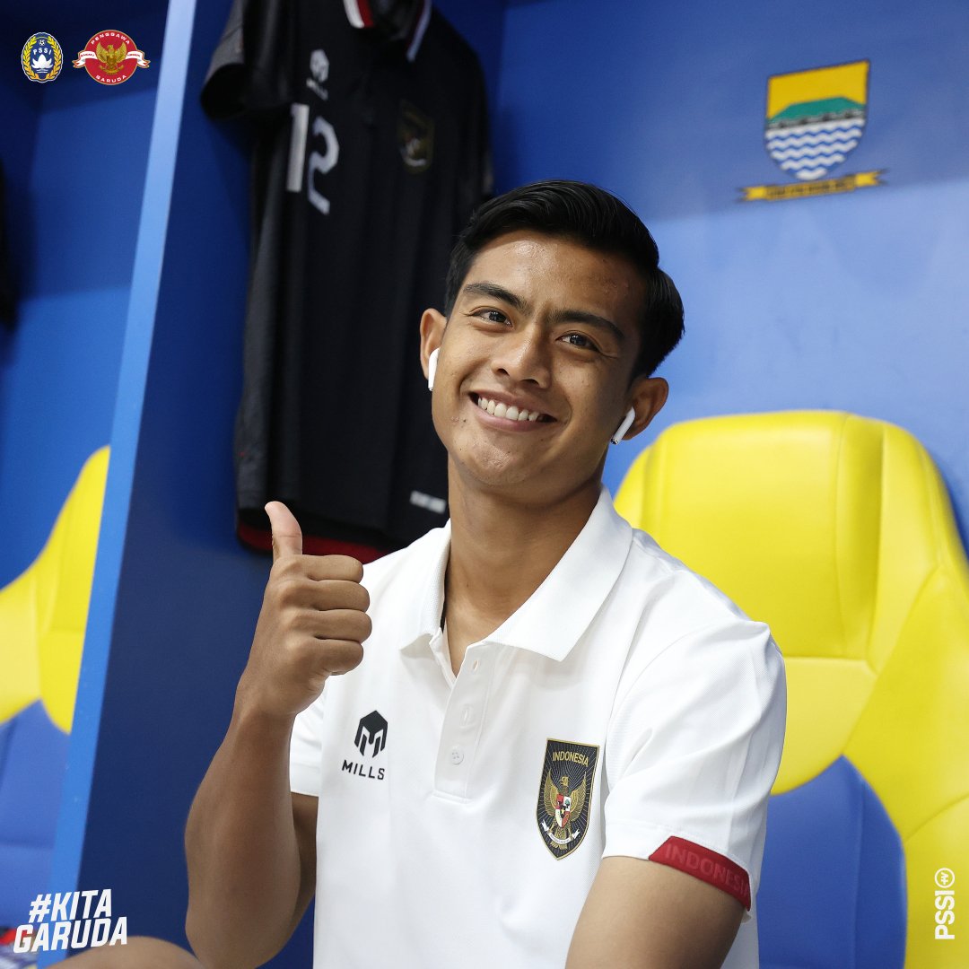 PSSI's tweet photo. Tim Indonesia telah tiba di Stadion Gelora Bandung Lautan Api dan siap memberikan aksi terbaiknya untuk menghadapi Curacao, malam ini.

Semangat berikan yang terbaik, Garuda! ✊🇮🇩

#KitaGaruda #MeraihImpian #TimnasDay https://t.co/g6eJVcaDIl