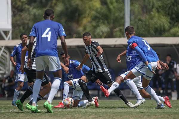 BlogBeaGalo's tweet image. 🏆 É hoje a Final na Base!

Daqui a pouco, às 09:00, Atlético x Cruzeiro fazem a partida de volta da Final do Mineiro Sub-15. O 1º ficou em 0x0.

Logo depois, às 11:00, será a vez do Sub-17, no 1º confronto, o Galo foi derrotado por 3x2 pelo Cruzeiro.

🎥: youtu.be/UBCpj0IKmDI