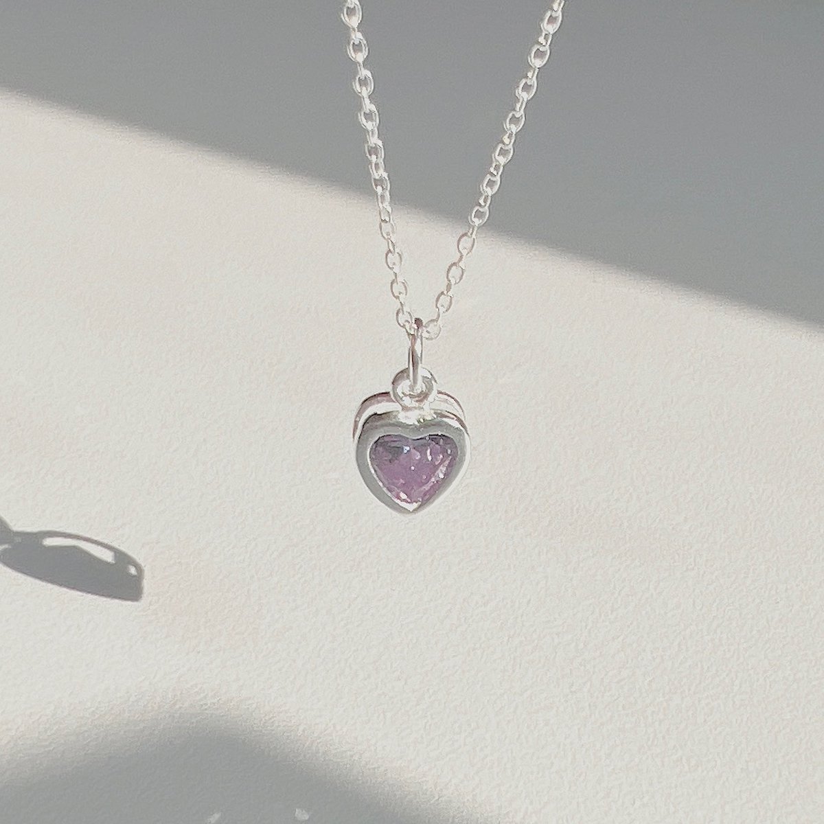 umoonbkk's tweet photo. แจก 1 เส้น!!! สร้อยคอ Amethyst 

♡กติกา RT+FOLLOW+เม้น emoji ล่าสุดมา 5 ตัว

💜Amethyst  • หินแห่งการบำบัดปัดเป่าสิ่งชั่วร้าย

ความเชื่อ : นำโชคลาภมาให้/ทำให้เกิดความมุ่งมั่น/ป้องกันเวทมนตร์ด้านมืด/เสริมพลังเรียกทรัพย์/ช่วยเรื่องการเรียน/สมาธิ

🧸✨ประกาศผล 10.10 https://t.co/WrWa8Jfgzt