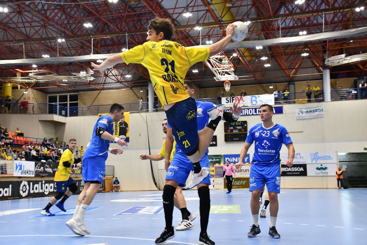 🤗 Zazpi egunetan debuta <a href="/ASOBAL/">ASOBAL</a> Ligan, Torrelavegan, eta debuta etxean. Gazte baten ametsa egi bihurtu da! 

🚀 X A B I E R   B A R R E T O 🚀

#AupaBidasoa 💛💙
#HistoriaEraikitzen

(📸 Arrate Morales)