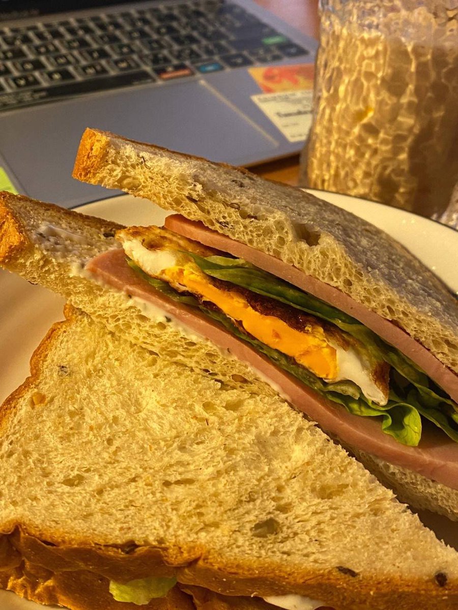Agathabmce's tweet photo. Easy Breakfast: Sandwiches 🥰 https://t.co/BelzXh1Shk