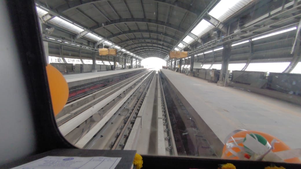 metrorailwaykol's tweet photo. The maiden trial run on Kavi Subhas-Hemant Mukhopadhyay stretch of Kavi Subhas-Airport Metro project conducted smoothly today.Shri Arun Arora,GM,Metro Railway has congratulated all the officers &amp; staff of Team Metro &amp; Team RVNL for this successful completion of trial run. https://t.co/1B1aJP48qW