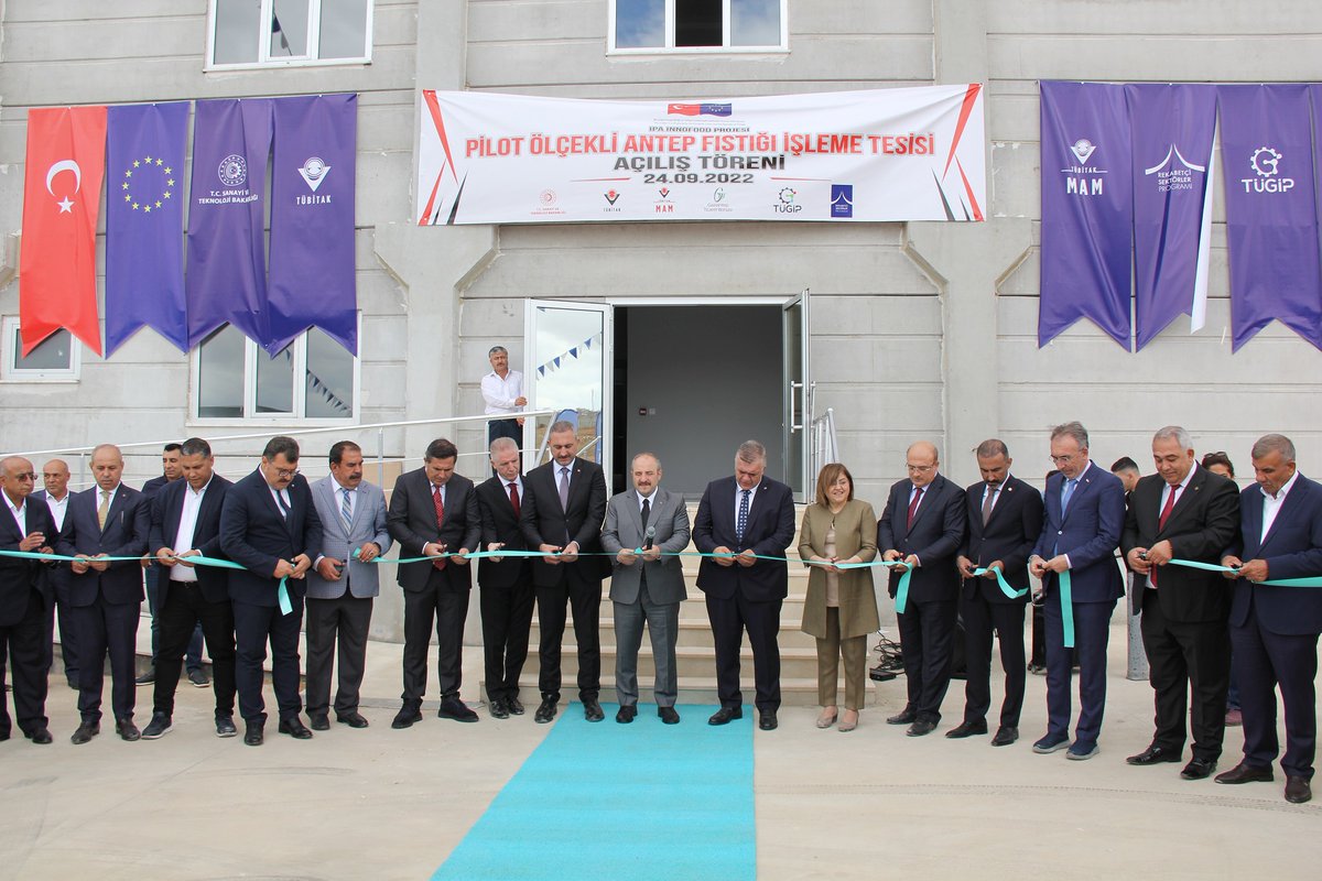 gazianteptb's tweet photo. 1⃣Sanayi ve Teknoloji Bakanlığı’nın yürüttüğü Rekabetçi Sektörler Programı çerçevesinde hayata kazandırılan INNOFOOD Projesi kapsamında, TÜBİTAK MAM Yaşam Bilimleri ve Gaziantep Ticaret Borsası iş birliği ile kurulan Pilot Ölçekli Antep Fıstığı İşleme Tesisinin açılış töreni++⤵️ https://t.co/XkAIGvcxzt