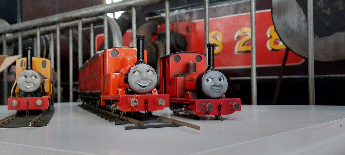JacksReplicas's tweet image. Had a lot of fun at the Spa Valley Railway today with @TomsProps and @gauge1sodor.
It was amazing seeing the props in person and getting to meet everyone at the event. Looking forward to day 2!