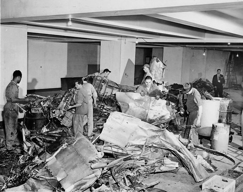 HistorycentralC's tweet photo. In 1945 an Army plane crashed into the Empire State Building https://t.co/8rDKGHKk4Q https://t.co/WDzyEanS6o