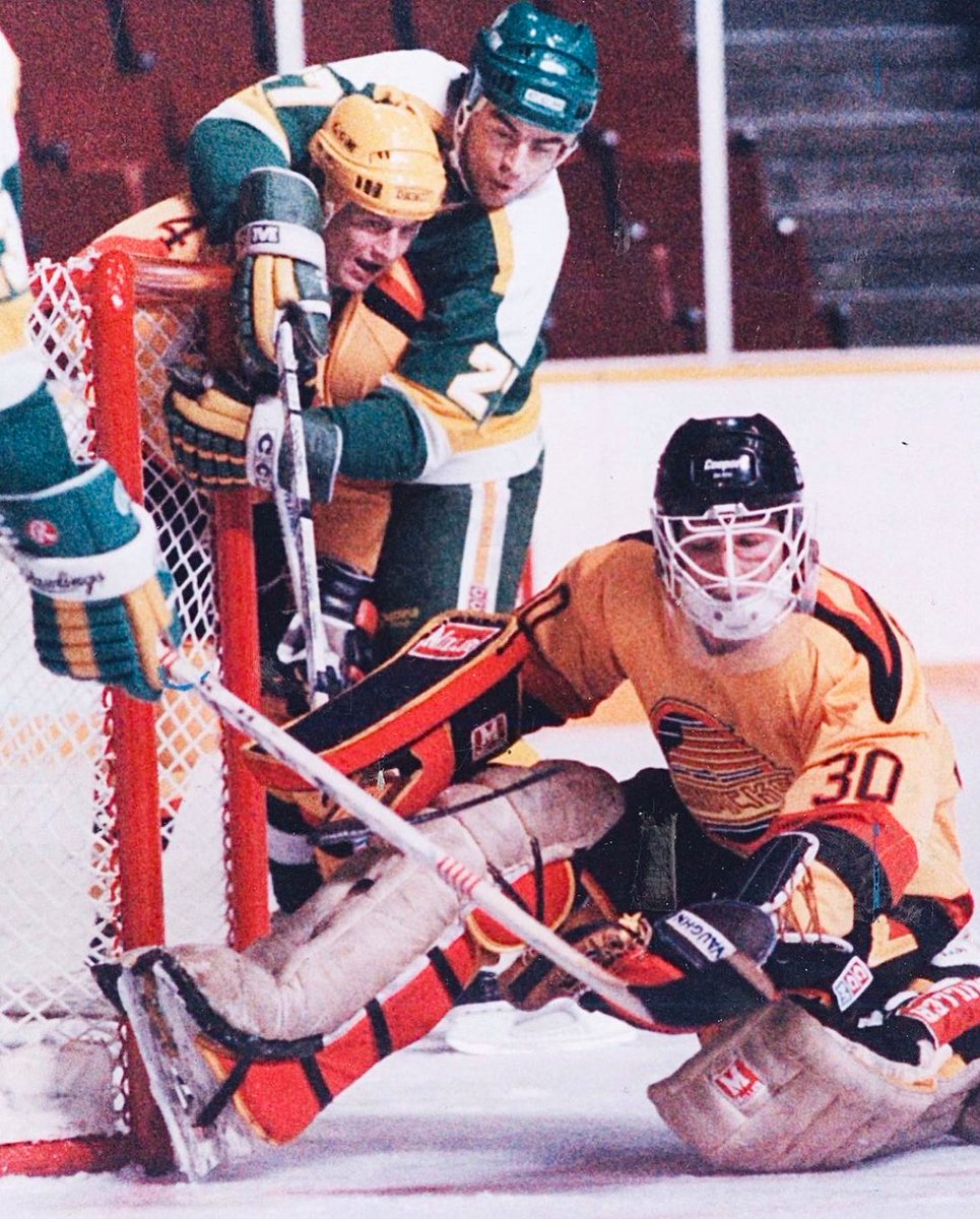 Old Hockey Cards tweet media