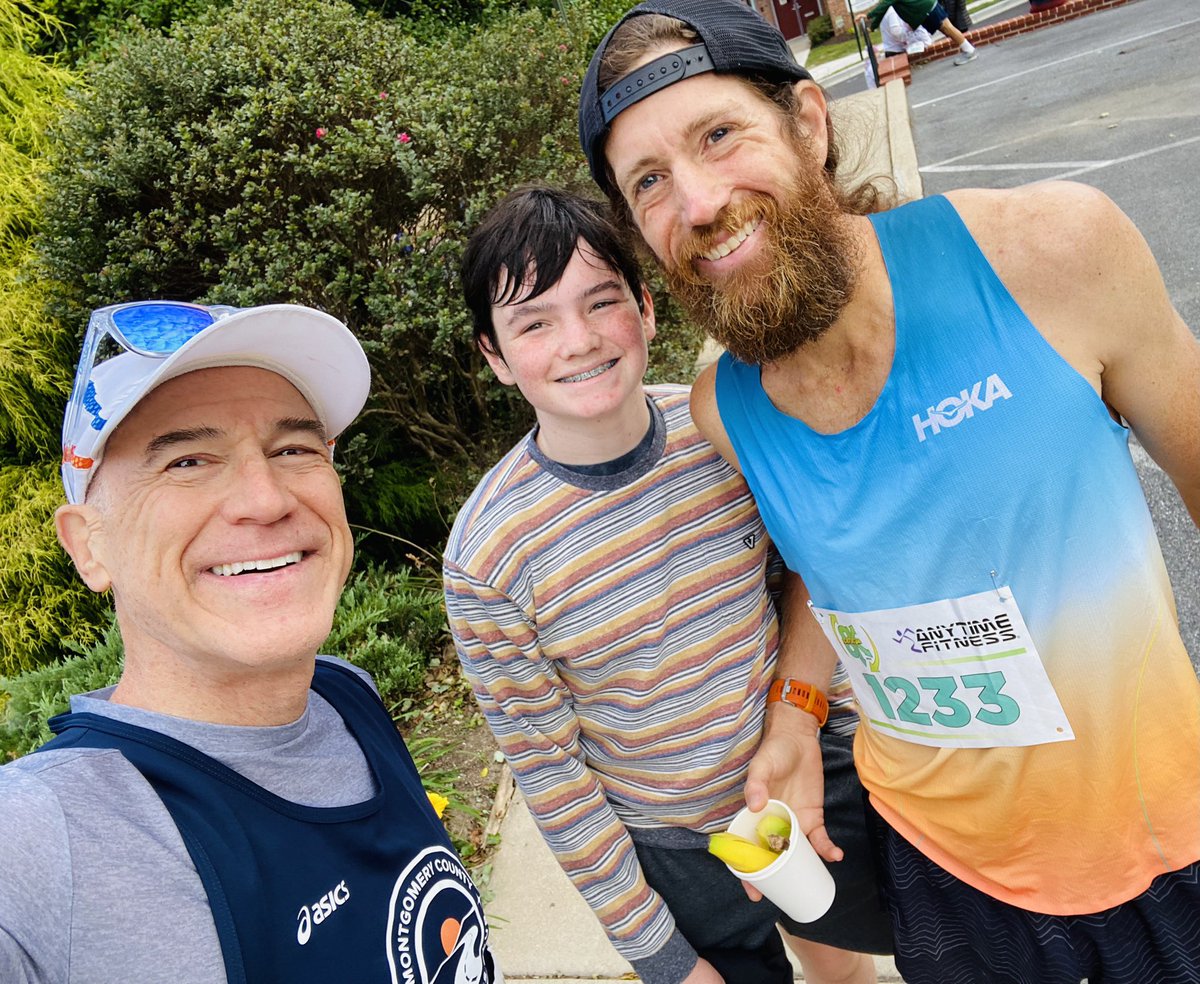 martyhoran144's tweet photo. So cool to meet legendary running inspiration @mikewardian and his son Grant, this morning before #Kensington8K! #mcrrc #RunWashington #running #RunMD #MoCoRunning #Kensington #KensingtonMD #health #fitness #wellness https://t.co/ZS1DDJnYfD