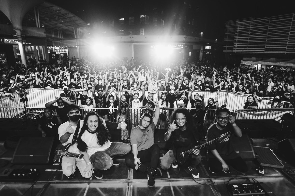 fragmentscult's tweet photo. Thanks for having us tonight
Photo by @RenuelFallore
#FragmentsCult
#MacbethPH
#Tunelabph
#KNYACollective
#Macbeth20YearsStrong
#MacbethStudioLive
#20RockingYears
#LadyMacbeth https://t.co/FDW1L3kuMW
