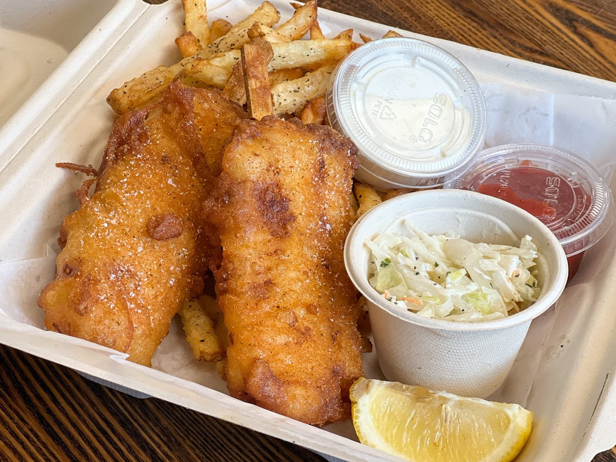 CoastalSeafoods's tweet photo. It’s comfort food weekend at the Coastal Cafe friends! Our Fish &amp; Chips are 🔥🔥🔥 Plus we’ve got a seafood poutine, fried AND grilled fish tacos, Buffalo shrimp, lobster rolls, crab cakes and more!

Only available at our #Minneapolis location. #tcfoodie https://t.co/hUsbipdZK1
