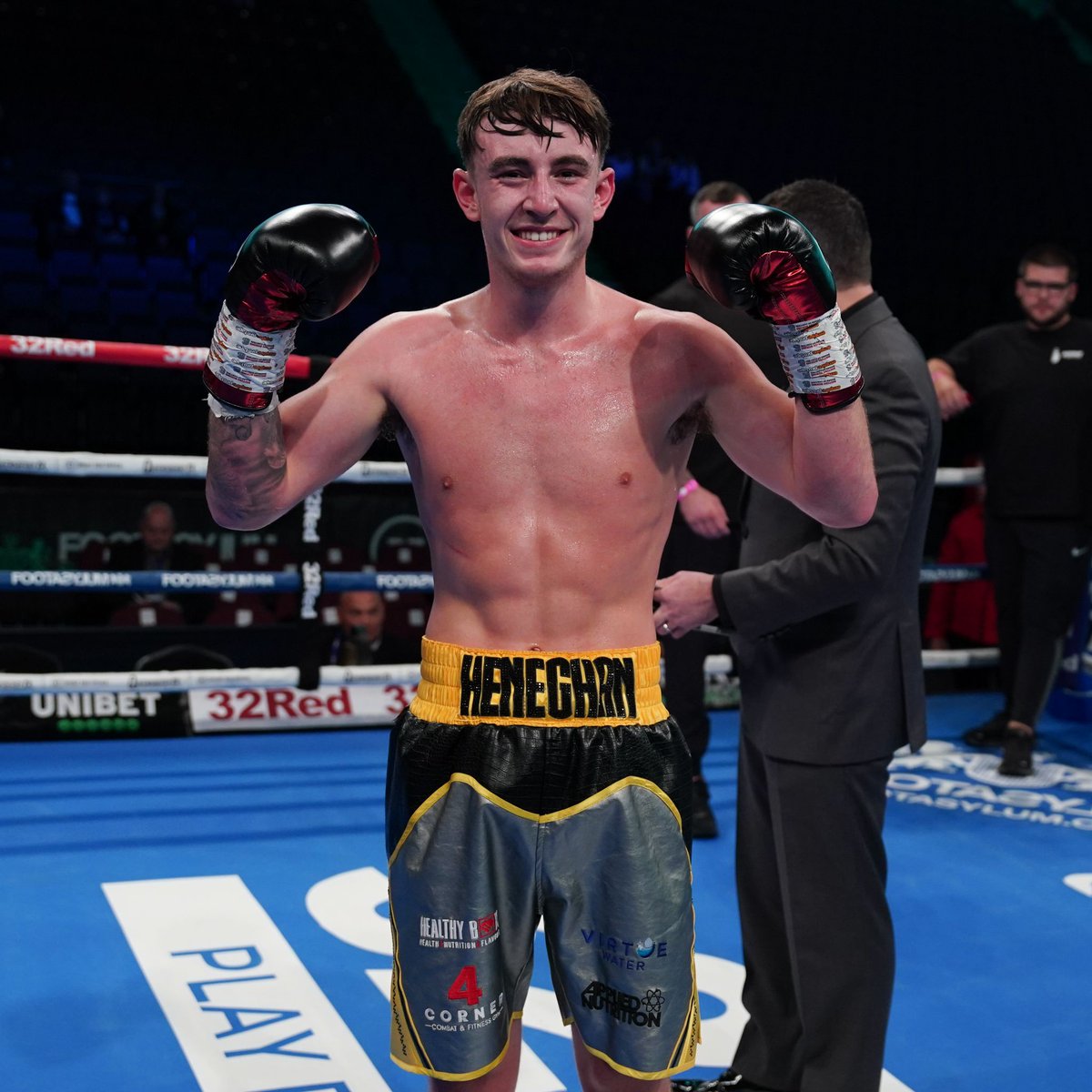 FrankWarren's tweet photo. First professional stoppage: ✅

They say you don't get paid for overtime... @jamesheneghan12 gets the job done in just 5️⃣ Rounds and earns his first career stoppage 🥊

Book #JoyceParker here ▶️ https://t.co/MbqXuOG54c https://t.co/yXR2xt1ffA