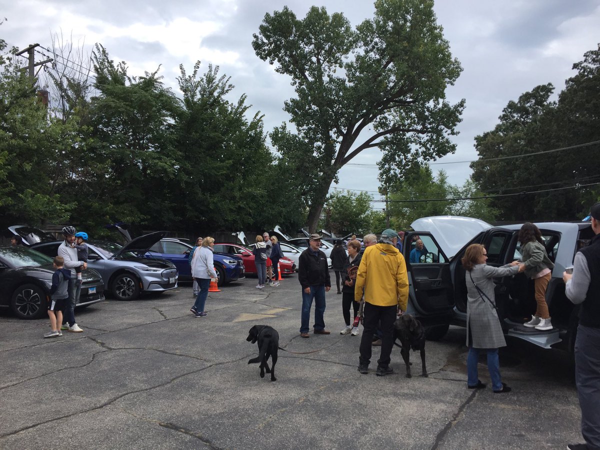 The EV show an electric bike show is filled with exhibitors and visitors. Come now to see the car of your future exhibited by enthusiastic owners. Check Go Green Wilmette for details