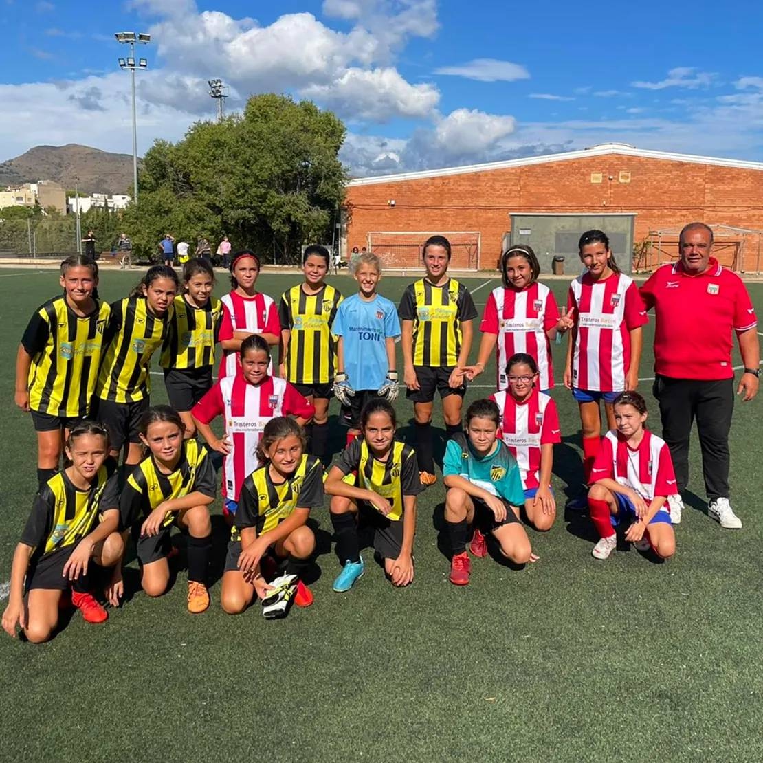 CELlanca's tweet photo. FUTBOL BASE | ⚪🔴🟣⚽

L'equip Aleví Femení ha disputat avui el seu primer partit amistós de pretemporada. Han jugat a casa contra el Cabanes i han aconseguit la primera victòria!

A seguir així! 👏

#FutbolBase #FutbolFemení #Llançà https://t.co/ob3a009iwA