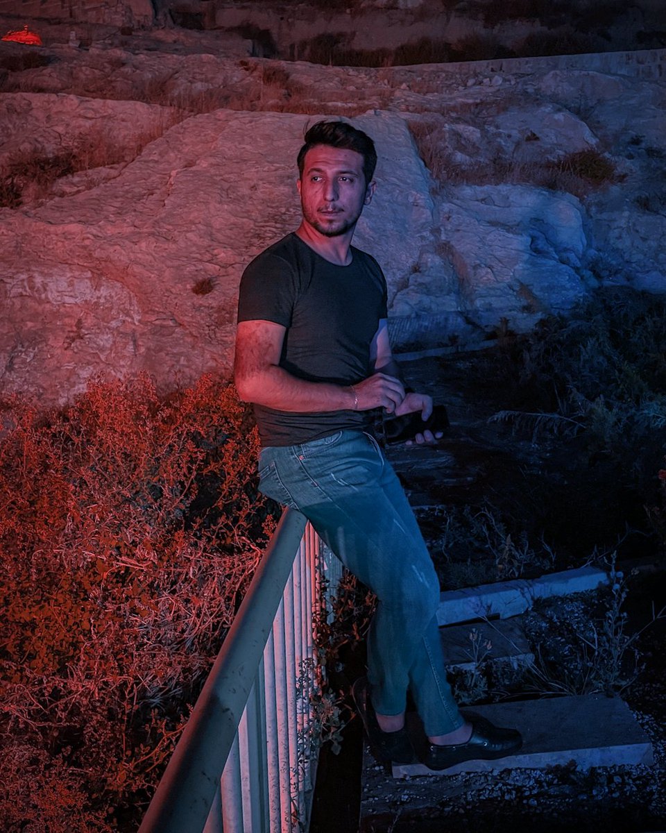 Hepsiyle birer kahve içtik.