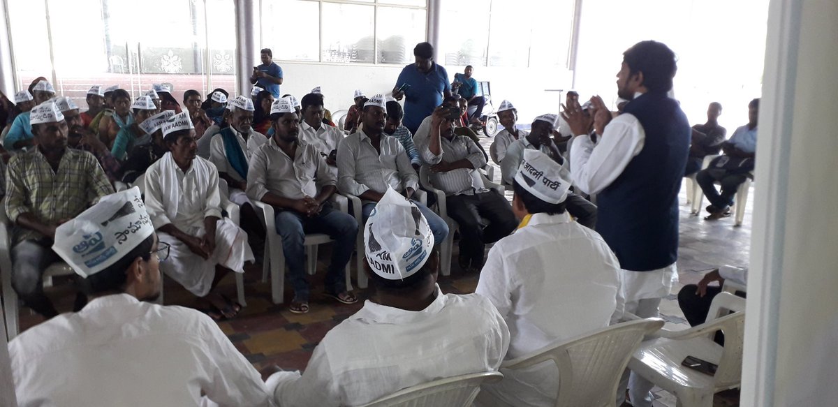 AapKaBRamuGoud's tweet photo. #Nizamabadwitharvindkejrival    నిజామాబాద్ జిల్లా రూరల్ లో మెంబర్షిప్ డ్రైవ్ అవగాహన కార్యక్రమంలో కార్యకర్తలకు దిశా నిర్దేశం చేస్తూ,రూరల్ ఇన్చార్జ్ మట్టంల శేఖర్ ఆధ్వర్యంలో ప్రజలకు @AamAadmiParty విధివిధానాలు తెలియజేస్తూ పెద్ద ఎత్తున సభ్యత్వ నమోదు  నిర్వహించాలని సూచించడం జరిగింది. https://t.co/6rBbzP1cAt