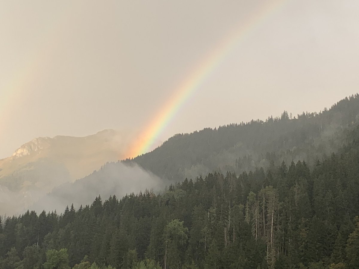 Un peu de couleurs dans le ciel de <a href="/les_contamines/">Les Contamines</a> <a href="/SavoieMontBlanc/">Savoie Mont Blanc</a>