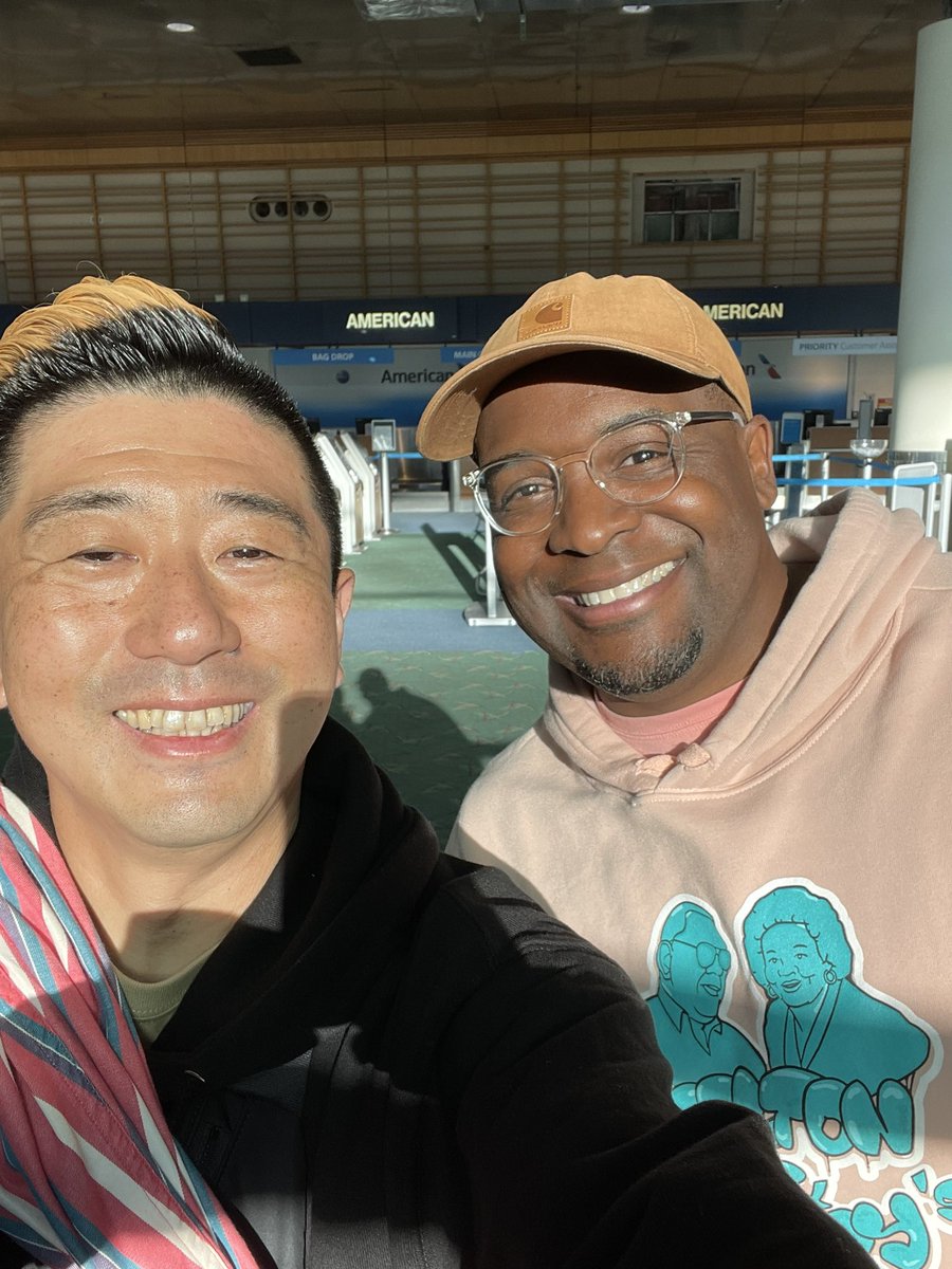 大学の同級生が見送りに来てくれたよ