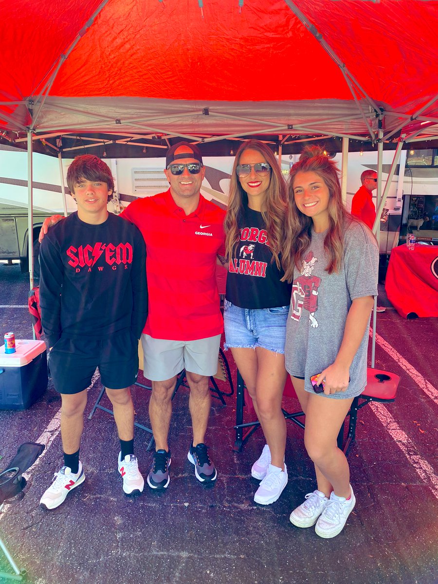 farredeh's tweet photo. #GoDawgs https://t.co/StyPOsskor