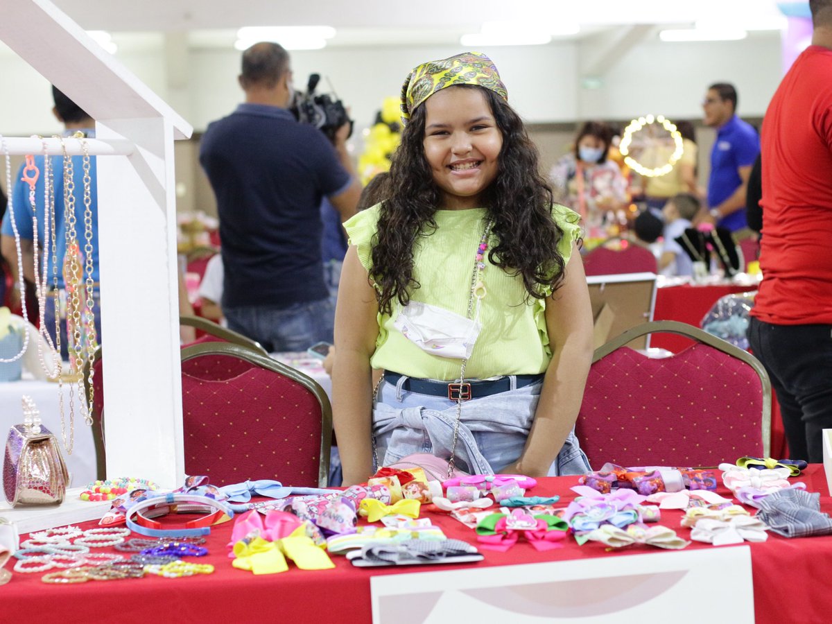 CCICHN's tweet photo. Hoy en el @BazarDelSabado1 se desarrolla el #MiniBazar con 80 niños que están exponiendo sus talentos y creatividad para emprender y convertirse en los empresarios del futuro 🚀
No dejes de visitarlos en #SPS y #Tegucigalpa
⏰ 10:00 am a 7:00 pm https://t.co/fpf3JmTXvX