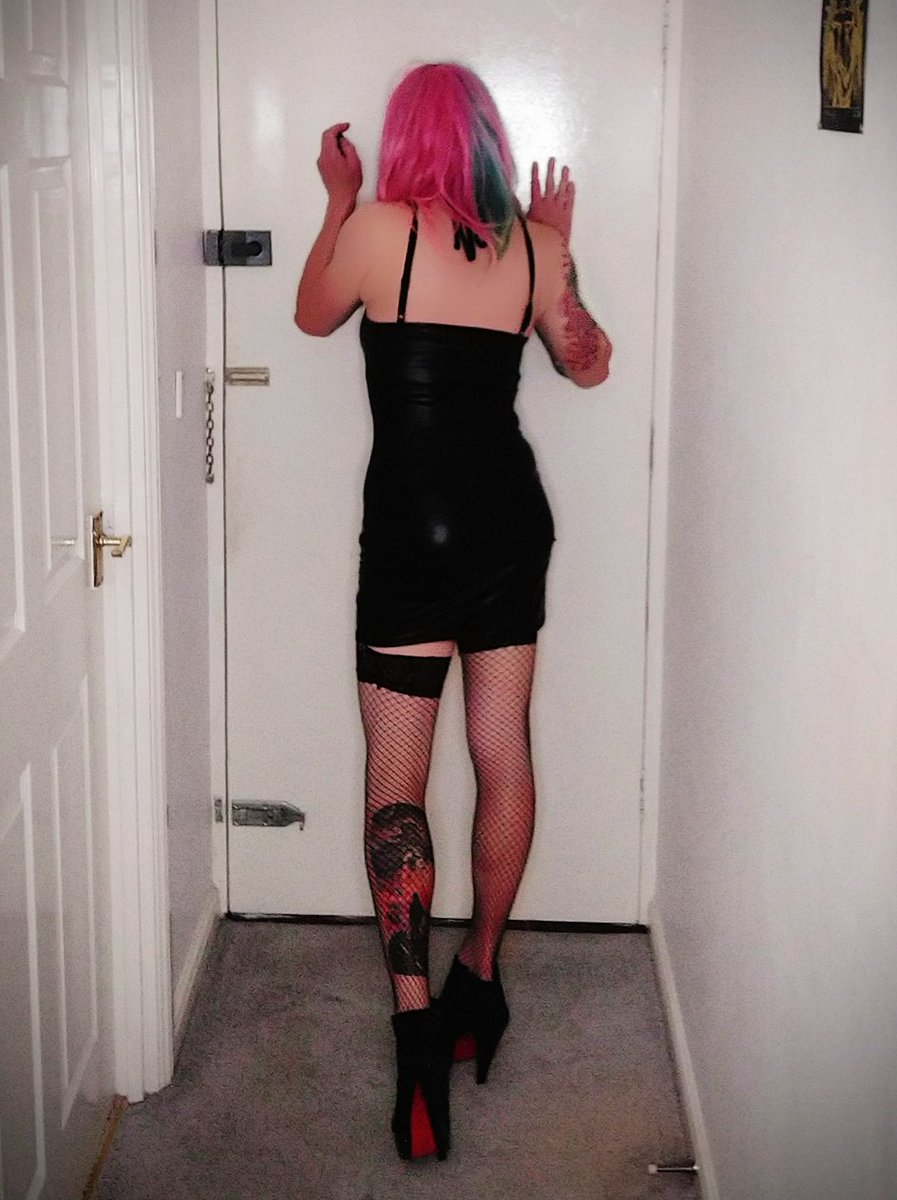 punk_tamara's tweet photo. Trying to escape!!
#transgirls #prettytranswoman #prettytrans #prettytransgirls #transgirlswithtattoos #transgirlslikeushonestly #crossdresser #crossdressing #femboys #transuk https://t.co/PEdIlWYCWJ