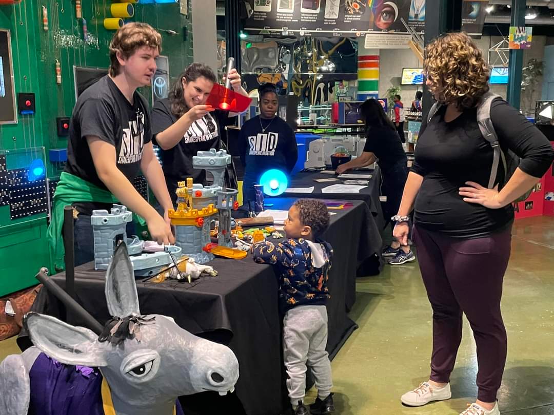 ShakesintheD's tweet photo. The STEAM Team is enjoying #familyfreeday with so many incredible kids and families. Thanks to our friends at @S3Jobs💡🔊🧵🎭🧱
#ShakespeareSTEAM #shakespeareindetroit
#MichiganScienceCenter https://t.co/WVwswnknVx